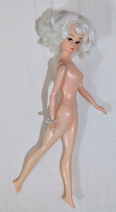 66 Petra on a straight waist and straight legs body. head can tilt.