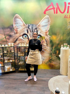 Tierbetreuung Elena an der OFFA Messe - ANiFiT Stand