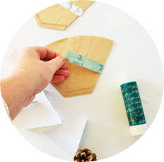Bild: DIY Upcycling Adventskalender mit Kaffeefilter zum Aufhängen selber machen - Ideen und Schritt-für-Schritt Anleitung von Partystories.de // #Advent #Adventskalender #DIYadventskalender #Upcycling