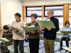 ひがしやま朗読劇の会：本番を想定した練習の様子