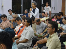 講演会では質疑応答も行われた=10日夜、大川公民館