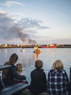 Dänische Johannisfeier – Sankt Hans – im Hafen Klintholm Havn. Foto: VisitDenmark/Daniel Villadsen