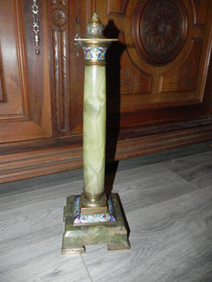 Pied de lampe en onyx, bronze et émaux cloisonnés