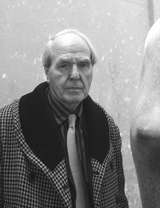 Henry Moore in seinem Studio, 1975, fotografiert von Allan Warren