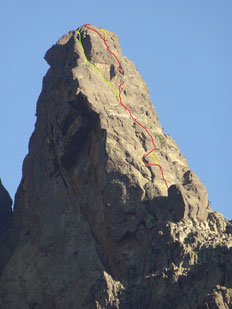 Colonne di a Marcia SO-Kante, rot - gekletterte Route, gelb - Schall-Variante (Genuss-Kletteratlas Korsika, 1997), grün - übliche Route (~5+), 