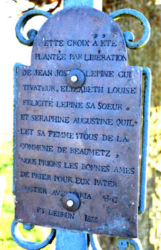 L'inscription sur la plaque de cuivre