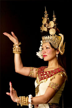 天女　アプサラの踊り　女神　インドネシア　インド　タイ　アジア　紫檀　黒檀 天女 アプサラの踊り 女神 インドネシア インド タイ アジア