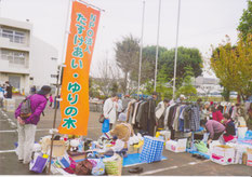 地域で開催されるバザーやふれあい祭りにも参加します