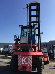 chariot pour conteneurs Kalmar DCE90-45E7 dans le port