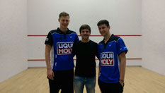 Die Bundesligaspieler Hendrik Remer mit Coach Kai Rixen und Sandro Ehlers