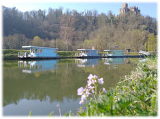 NKO Illum Hausboote in der Schleuse Lahnstein