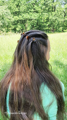 Einfache halboffene Frisur mit Mini Haarklammern