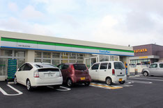 きょうオープンするファミリーマート。八重山市庁前店=9日