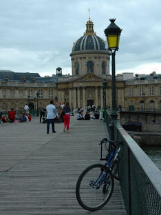 芸術橋とフランス学士院のドーム。