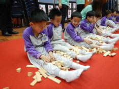 They felt the smell of Hinoki from wood blocks