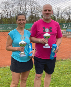 Strahlende Sieger*innen: Veronique Appelmann und Frank Spatz sichern sich zum ersten mal unsere beiden Wanderpokale. Wir gratulieren hierzu beiden recht herzlich!