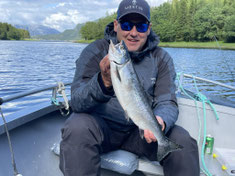 Lachse angeln in Norwegen, Unterwasser Aufnahmen, mittlerer Fluss, mit Blinker