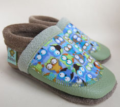 Retro Krabbelschuhe in hellgrün vorne, Ferse in Braun mit Stoff Eulen