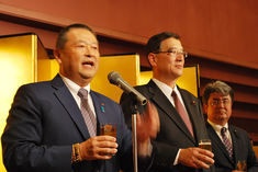 ㈱江戸清高橋社長と ともに乾杯