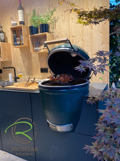Perfekt eingepasster Keramikgrill Outdoorküche über Eck von Schreinerei Holzdesign Ralf Rapp in Geisingen