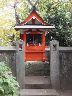 鏡作麻気神社（かがみつくりまけ）。奈良県磯城郡田原本町小阪鎮座。天麻比止都禰命（あめのまひとつねのみこと）。この神は多度大社などに祀られる天目一箇命と同神とされる。