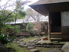 自然を活かした別荘建築の旧山本条太郎荘