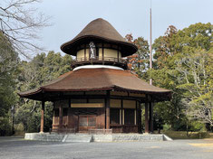 芭蕉の旅姿を表して建てられた俳聖殿
