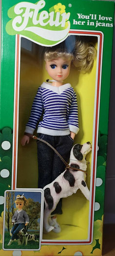 NRFB Jeans Fleur doll. Photo by Angela Mombers.