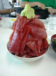 マグロ丼、これが小盛り!