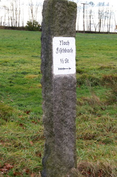 Bild: Seeligstadt Wegsäule Richtung Fischbach