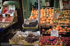 Frisches Obst und Gemüse auf dem Markt.