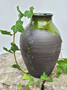 Vase Naturton und Glasur mit Ritzdekor