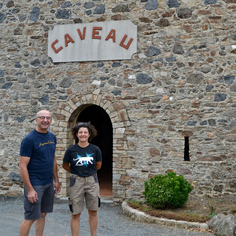 Domaine du Vieux Puits situé à Gorges en Loire Atlantique près de CLisson l'Italienne à coté du site du Hellfest et de la Garenne Lemot. Production de muscadet, de vin rouge, de vin rosé et de mousseux