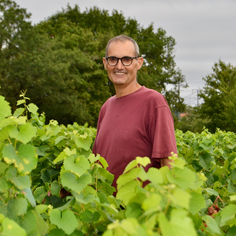 Domaine du Bourdonneau situé à Gorges, près de Clisson en Loire-Atlantique, en France, en Europe. Producteur de vin blanc d'exception idéal pour accompagner les huitres, les fruits de mer, le foie gras et les repas de fêtes et repas de famille.