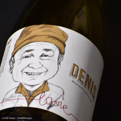 Domaine des Vins de Lavie, conversion vers l'agriculture du domaine dans le vignoble de Nantes . Production de vin blanc de Loire, vin blanc sec et vins natures sans sulfite avec un cépage melon de bourgogne. Production de muscadet Clisson