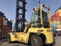 empty- container handler Hyster in container depot