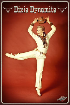 Dixie Dynamite, Burlesquelehrerin, Burlesquetänzerin München, Clogging lernen, Stepptänzerin, Steptanzschule München, Online-Tanzschule, Online-Tanzlehrer, Zoom-Tanzkurse, Tanzstudio München