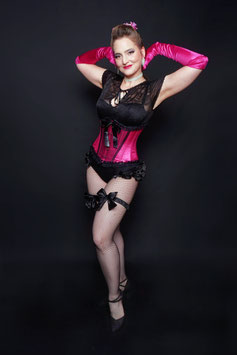 Burlesqueschule, Dixie Dynamite's School Of Burlesque München, Vintage Dance Studio, Burlesquelehrerin, Tanzschule München, Tanzstudio München