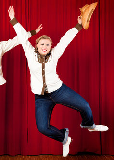 Romy Lehmann, Pinup Coladas Little Champagne, Tanzlehrerin München, Vintage Dance Studio, Tanzschule München, Tanzstudio, Online-Tanzschule