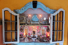 Oktober / Glasvitrine