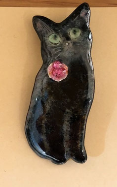 まめまめ舎 黒猫ブローチ ¥5,500 七宝焼 銅板、ガラス粉 20㎜×40㎜