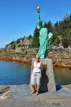 "kleine Freiheitsstatue" in Visnes