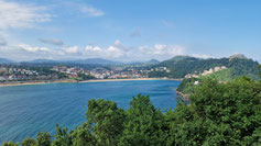 Ondarreta Beach und Iduelgo.