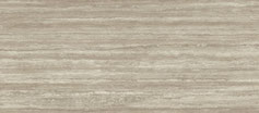 Laminam Hado Travertino Silver, évoquant l'élégance du travertine classique revisité dans des tons argentés. Ses veines subtiles et sa finition métallisée créent une atmosphère moderne et sophistiquée.