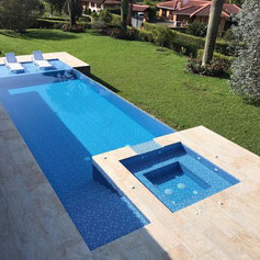 Pool mit Schwimmbadfolie Cyrus Blue mit Whirlpool, Kategorie Aquadecor © Aquakonzept Schwimmbadtechnik