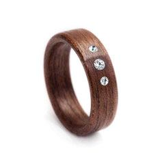 Verlobungsring Mahagoni und 3 Swarovski Kristallen
