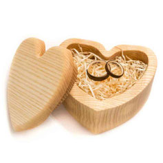 Herzdose, Ringschatulle aus Massivholz Holzwolle für Eheringe, Holzringe holzliebe