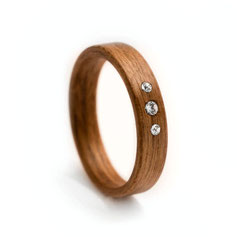 Verlobungsring Kirsch mit 3 Swarovski Kristallen