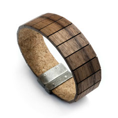 flexibles Armband aus Holz - Nuss mit Knebelverschluss 25mm