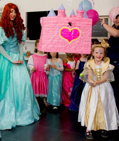 Les Petits Plus Anniversaire A Domicile Princesses Fairytales
